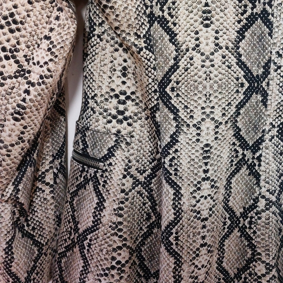 Zara Python Print Coat - Picture 9 of 9